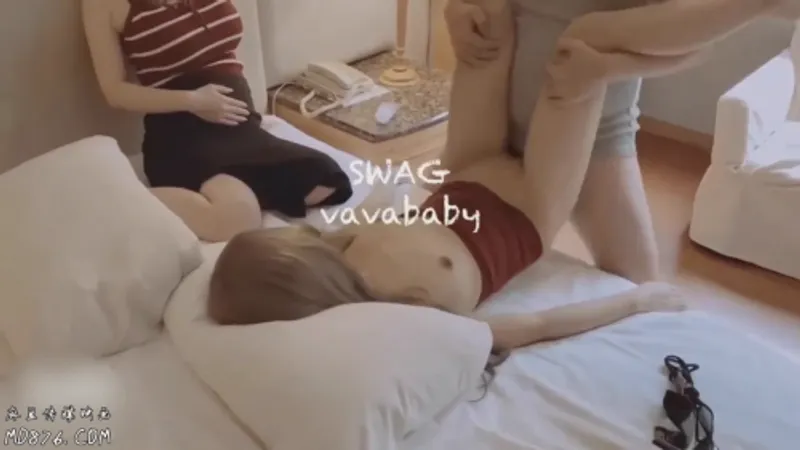 Ngồi nhìn xem anh xã xoạc bạn thân